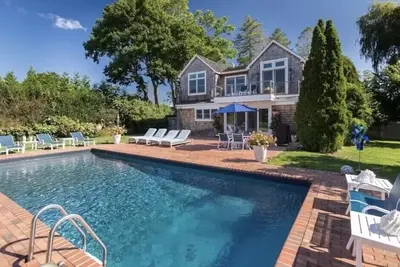 Image de Walk to the Village! Charming modern farmhouse.