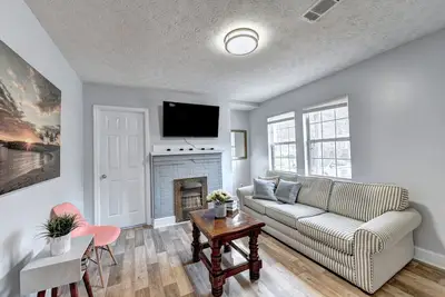 Image de Gorgeous 5-bedroom home in Midtown- sleeps 15