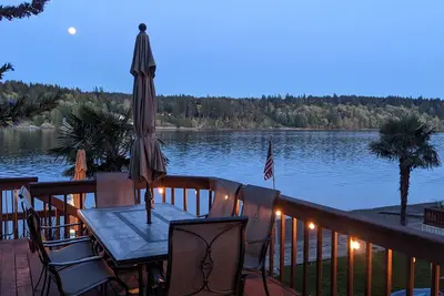 Image de \"Ostrich Nest\" private island beachfront with Hot Tub and kayaks