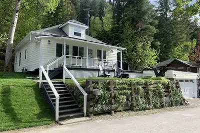 Image de Completely renovated bungalow on South Hill steps from quaint downtown Wallace! !