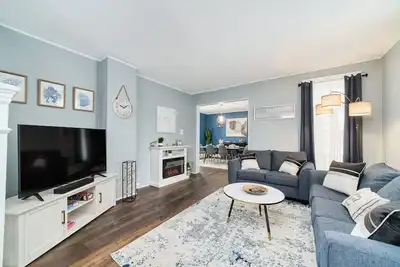 Image de Central & Peaceful 3-bed home with a fireplace