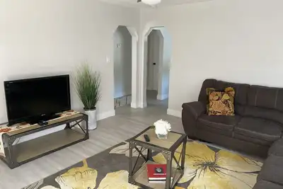 Image de Cozy Ybor Heights equals 1950s remodeled within minutes to the best of Tampa Bay