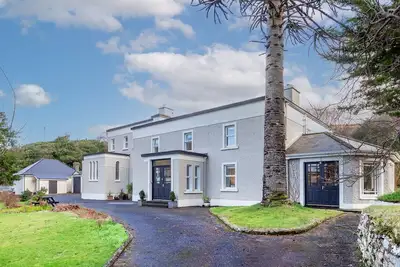 Image de 401 The Covent Leenane-5 Bedrooms-Sleeps 11