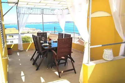 Image de Appartement de deux chambres avec la terrasse et la vue sur le mer Kali, Ugljan (A-14679-a)