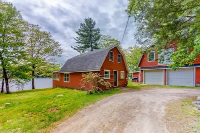 Image de Lakefront cabin with private dock, wood stove, firepit, deck, & grill - 1 dog ok