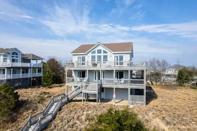 Coastal gem with private pool, hot tub, decks &  tennis - near beach access