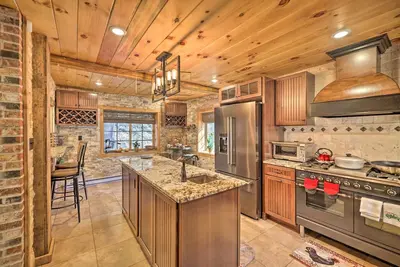 Image de Spacious Escape w\/ Deck & Ponds Near Skiing!