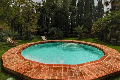Image de Villa avec piscine et court de tennis