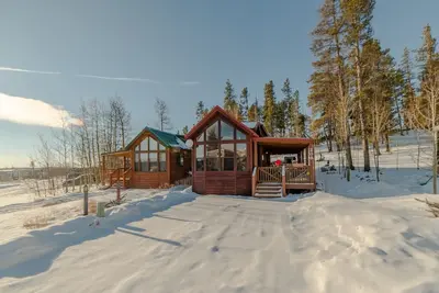 Image de Inviting Tiny Home with Spacious Decks and Outdoor Space - The Northstar Cabin