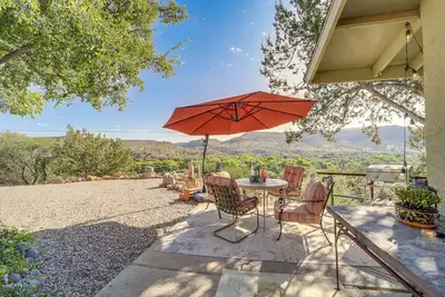 Image de Vineyard Views & Sauna at Cornville Home!