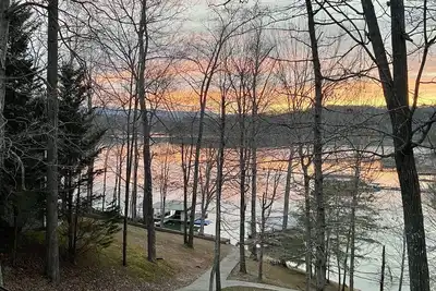 Image de Lakefront Vacation Home, Covered Dock, Located in Big Creek