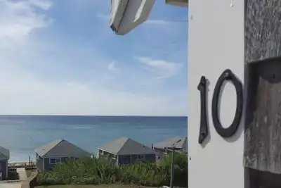 Charming Cottage on the Bay - steps to private beach