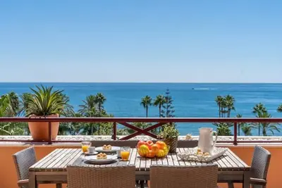 Penthouse Estepona great sea views & beach access