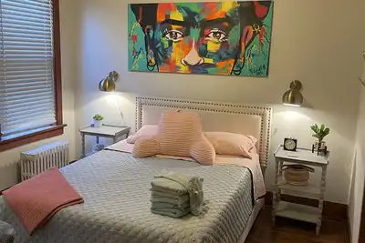 Image de Charming Historic 2br/1ba in Downtown East Dundee