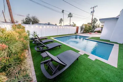 Luxury Home on Windsor! Near Old Town Scottsdale. Pool and Games!