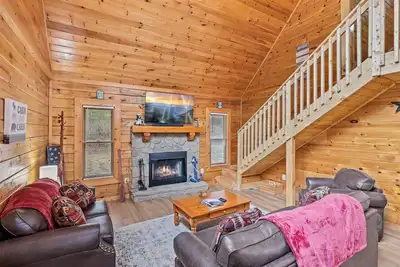 Image de Smoky Mtn Stays Off Lake w/Pool & Hot Tub