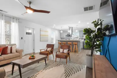 Image de Charming 3br Bungalow w/ deck | Mins to Downtown