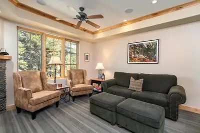 Image de Luxurious Condo -Modern Condo! - Sm #207 by Bear Valley Vacation Rentals