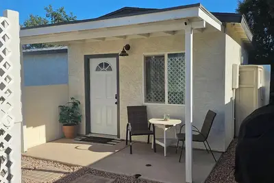 Image de Charming One-bedroom, detached home in a quiet location with private entrance