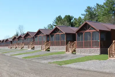 Image de A home away from home - cozy cabin located within a family campground