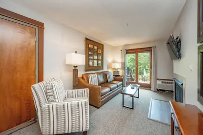 Image de Suites at Silver Tree: A117 One Bedroom Lake View