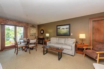 Image de Suites at Silver Tree: A119 Studio Lake View