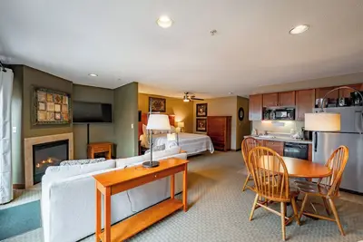 Image de Suites at Silver Tree: A125 Studio Lake View