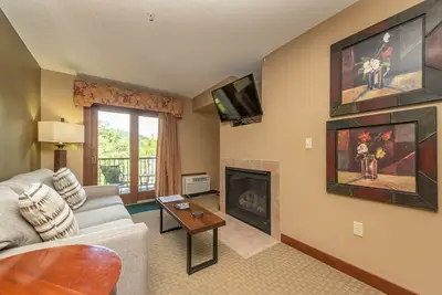 Image de Suites at Silver Tree: A207 One Bedroom Lake View