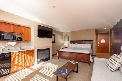 Image de Suites at Silver Tree: A210 Studio Standard View