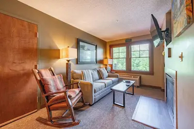 Image de Suites at Silver Tree: A211 One Bedroom Lake View