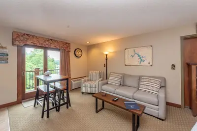 Image de Suites at Silver Tree: A213 Studio Lake View