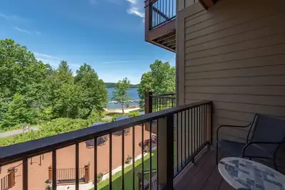 Image de Suites at Silver Tree: A215 One Bedroom Lake View