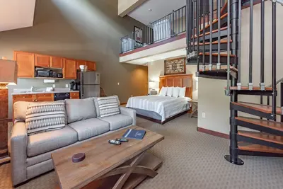 Image de Suites at Silver Tree: A304 Studio & Loft Standard View