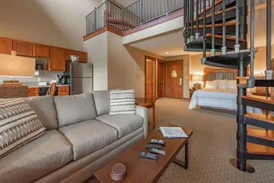 Image de Suites at Silver Tree: A305 Studio & Loft Lake View