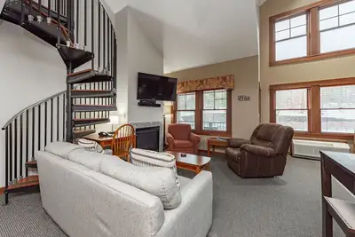 Image de Suites at Silver Tree: A306 Studio & Loft Standard View