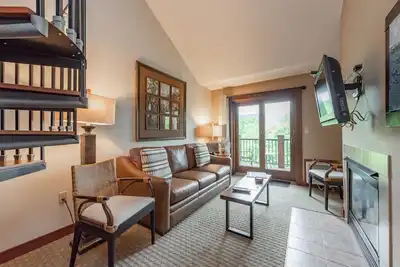 Image de Suites at Silver Tree: A307 One Bedroom & Loft Lake View
