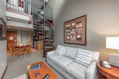 Image de Suites at Silver Tree: A311 One Bedroom & Loft Lake View