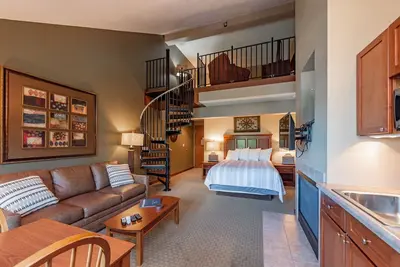 Image de Suites at Silver Tree: A313 Studio & Loft Lake View