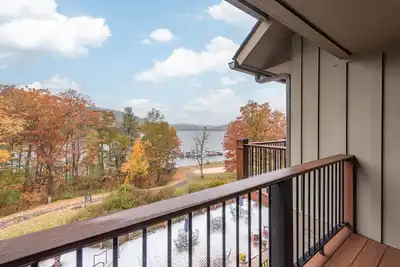 Image de Suites at Silver Tree: A315 Studio & Loft Lake View
