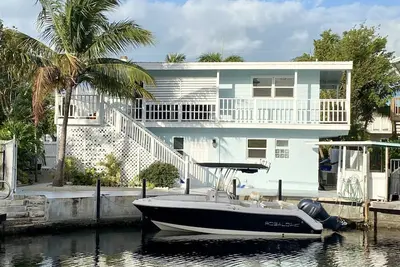 Image de Bayside Waterfront Home with 40 ft Dock