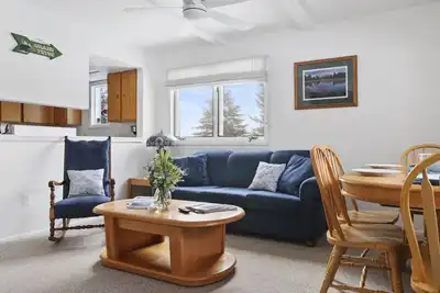 Image de Outpost: Pitchfork 2106 - Walk to Town Square!