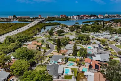 Image de Private Heated Pool Walk 1 mile To Beach!