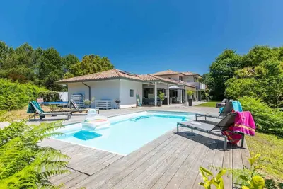Image de Villa contemporaine au calme à 10 mn des plages