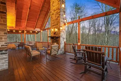 Image de Spacious 4 Bedroom 3 Bath Lodge. Easy Access to Hiking + Dining!