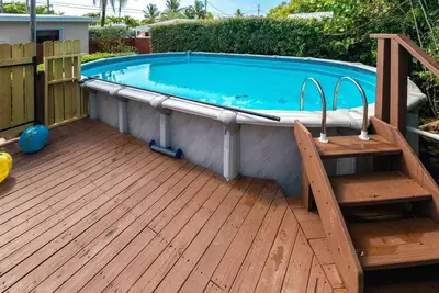 Image de Lo-Key 1: Discover Your Slice of Paradise, Charming Marathon Home, Pool, Deck, Patio & Dog-Friendly!