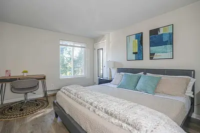 Image de Modern & Cozy Microsoft Campus Condo with Parking