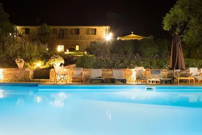 Image de Independent Villa up to 18 guests. Pool, Tennis, Fitness and Wellness area.