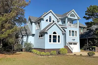 Image de 🏖️Anchored Inn - updated 4br/3ba Oceanside home w/Private Pool 🏖️