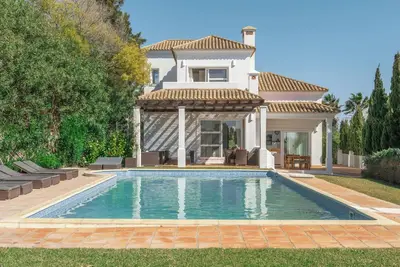 Image de Villa Oleandro avec vue sur la montagne, piscine, jardin et Wi-Fi
