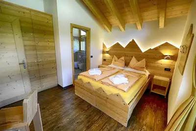 Image de Appartement Mont dala Nef - Baita Cusini avec vue sur les montagnes, spa et Wi-Fi.